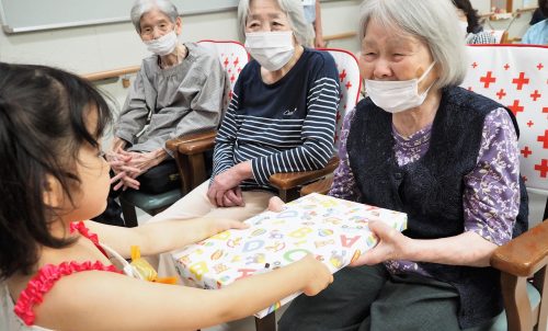 太郎保育園の園児たちにお遊戯会を披露してもらいました！